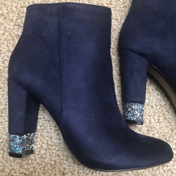 XOXO Yardley Dress Ankle Booties Navy NEW Sz 7.5M - Picture 1 of 7